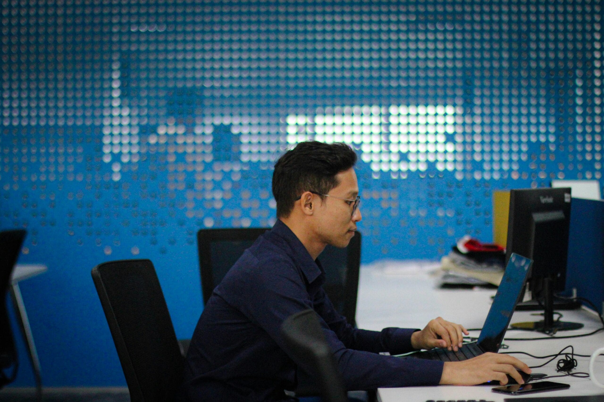 Insurance 11 Developer working on global projects